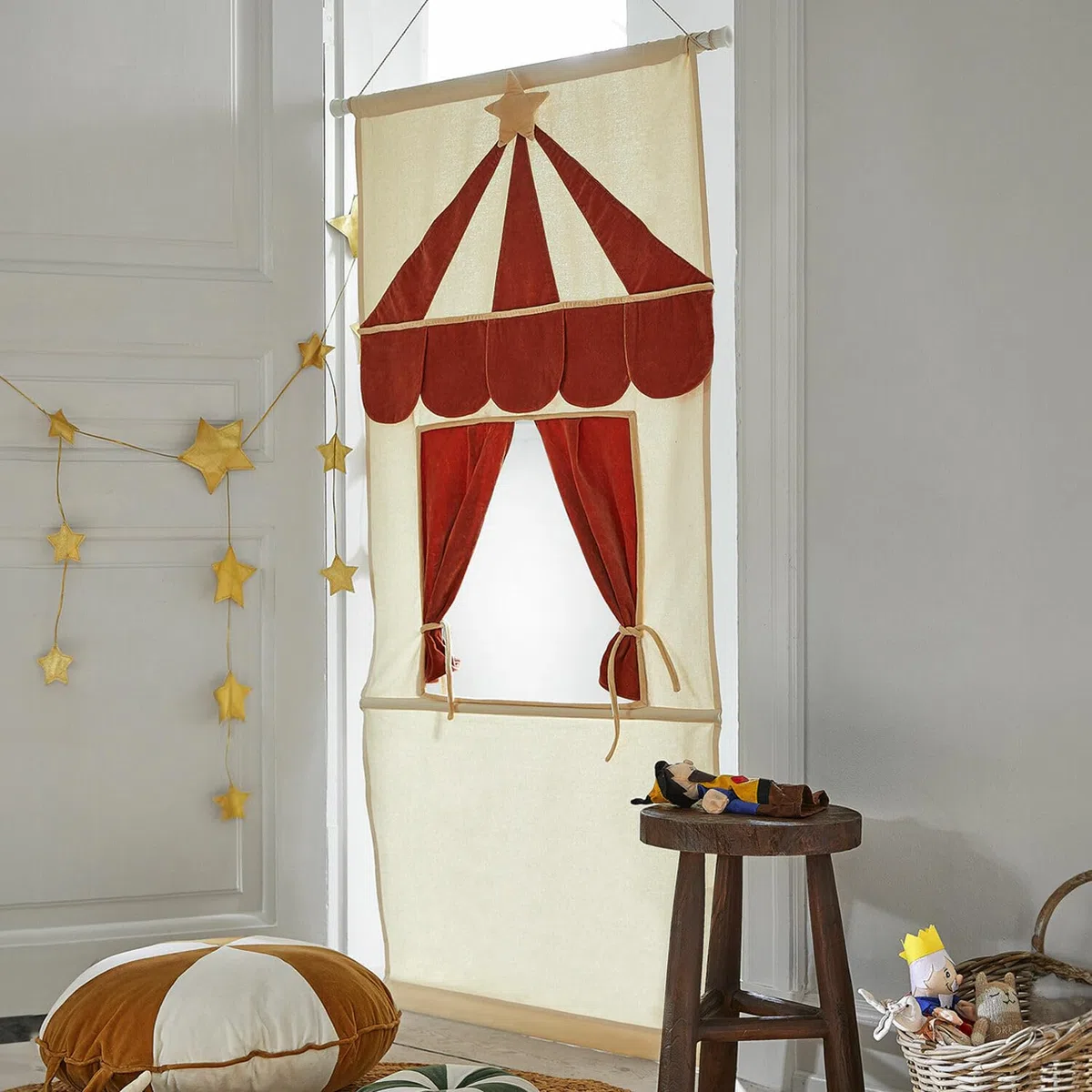 Loberon Puppentheater Papillou, Einfaches Aufhängen, Farbintensives Design, Kreatives Spielen, Kinderzimmer, Baumwolle, Eisen, Kunststoff, rostrot/Creme