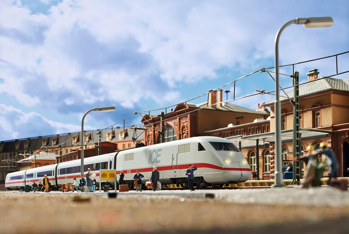 Märklin Start up 36712 - Modelleisenbahn Zugpackung Ice 2, DB AG, Epoche V, Spur H0