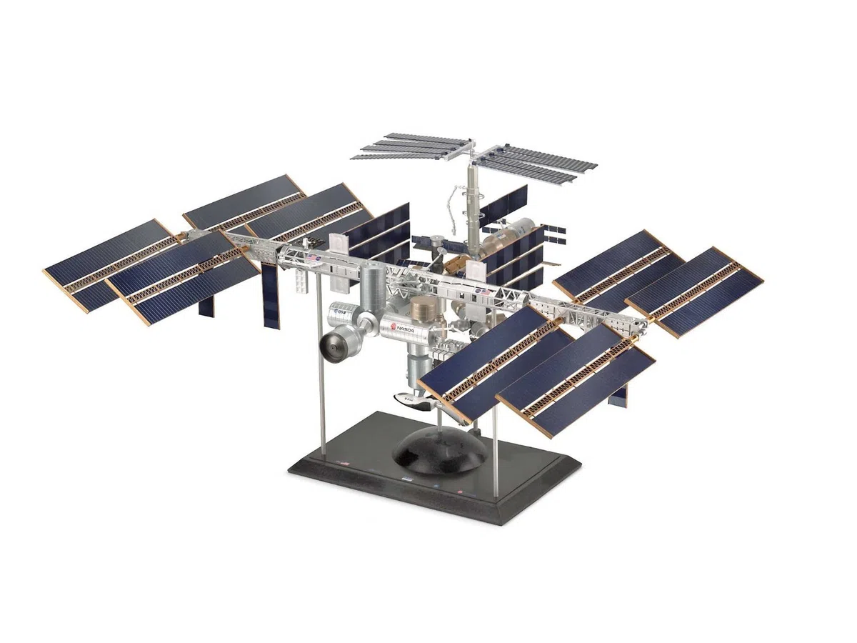 Revell 04841 - Modellbausatz - International Space Station ISS im Maßstab 1:144