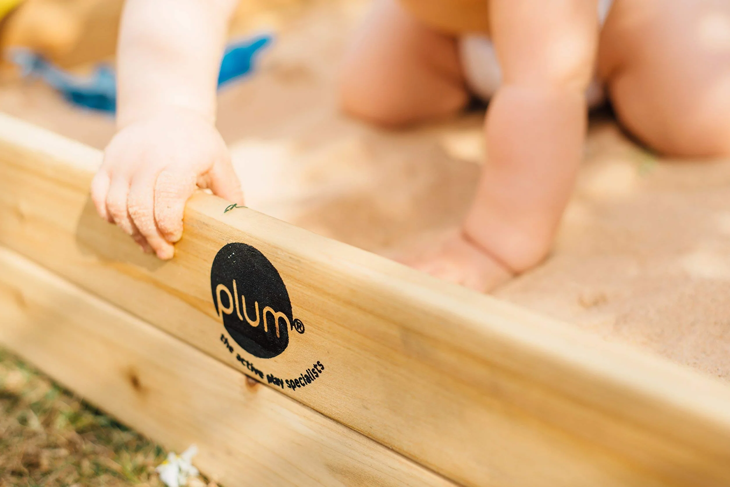 Plum Giant Sandkasten XXL aus Holz I Großer Holz-Sandkasten mit Abdeckung für mehrere Kinder I Robuste Sandkiste für Garten I Gartenspielzeug ab 18 Monaten