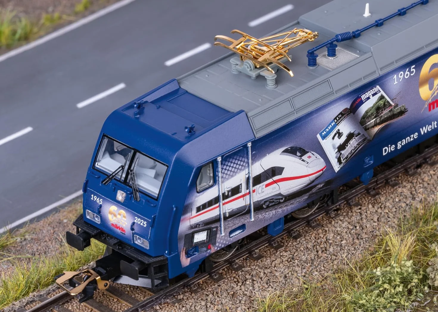 Märklin 36060 Elektrolokomotive BR 185.2 – H0 Wechselstrom – mfx Digital-Decoder, Sound, LED-Licht – Jubiläumsmodell Märklin Magazin 60 Jahre – Lokmodell 21,7 cm