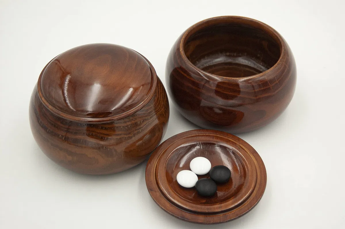 Go-Set Buchenfurnier-Brett (19x19, 36mm) mit Yunzi-Steinen und Holzdosen