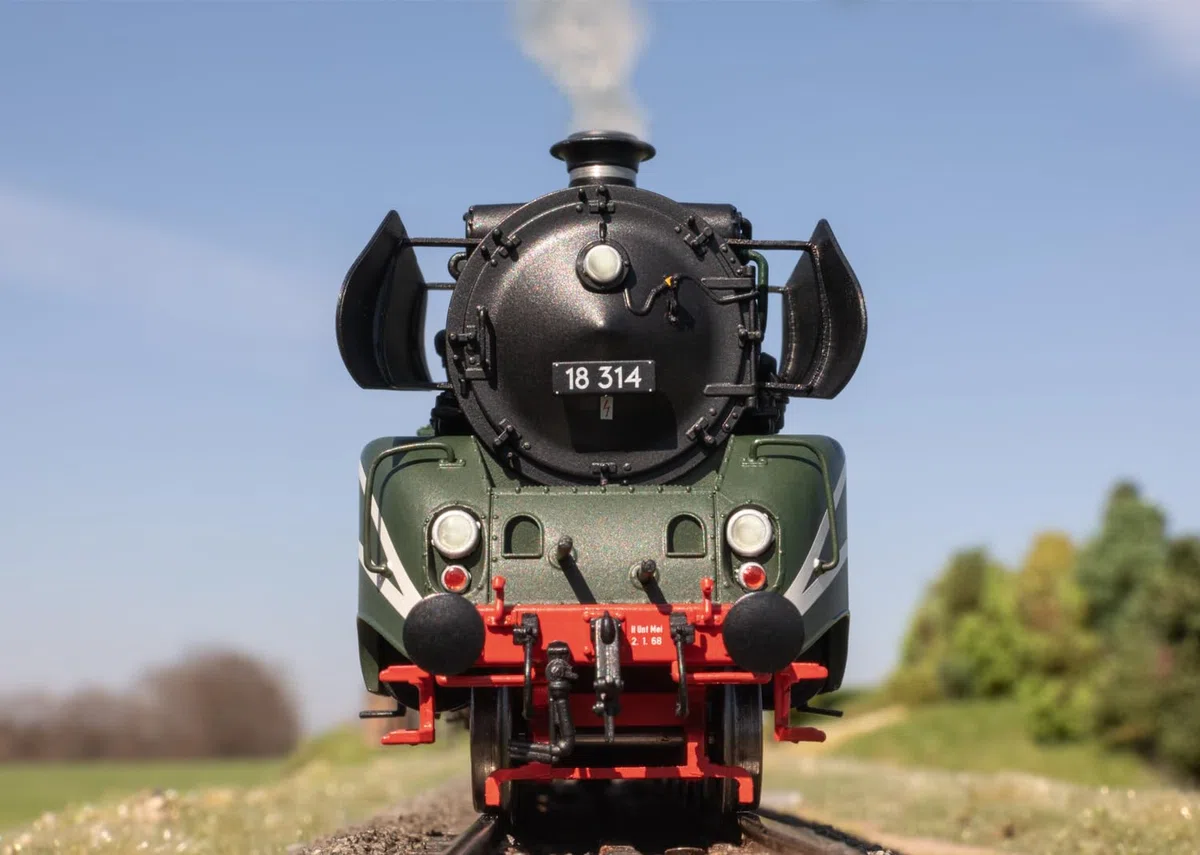 Märklin H0 - Dampflokomotive Baureihe 18.3 – Digital-Decoder mfx+ - dynamischer Rauchausstoß - filigran Metallkonstruktion – Epoche III – 39029