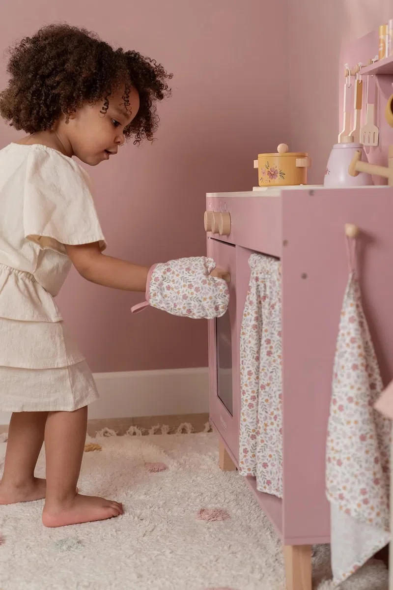 Little Dutch Kinderküche Spielküche aus Holz inkl. Töpfe, Geschirr und Küchenutensilien - rosa