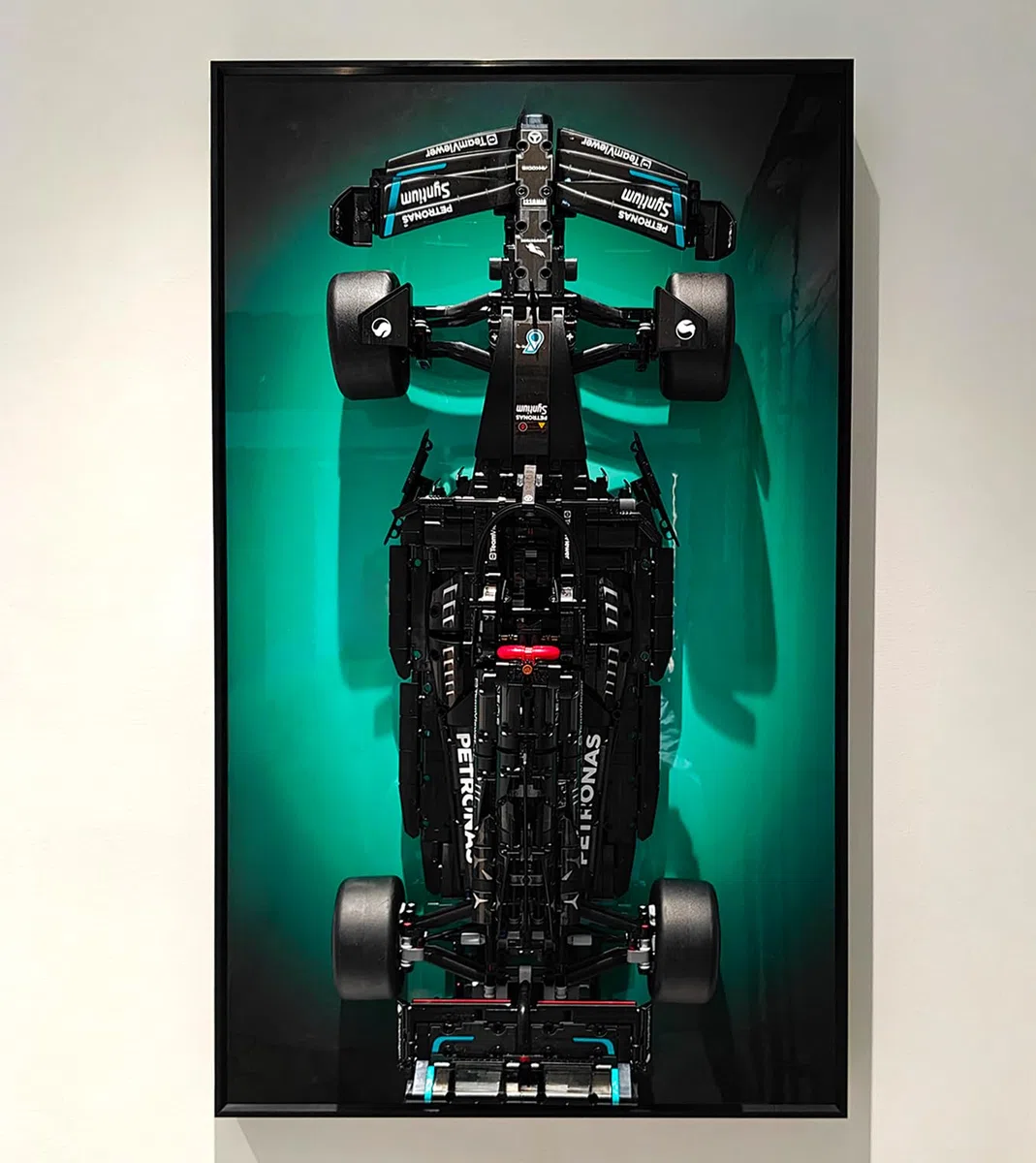 icuanuty Wandanzeigetafel für Lego Technic Mercedes AMG F1 W14 E 42171 Performance Car, Erwachsene Dekorative Gemälde, Display Wandtafel für Lego-Modellauto, Geschenke für Lego Mercedes F1, 75x45 cm