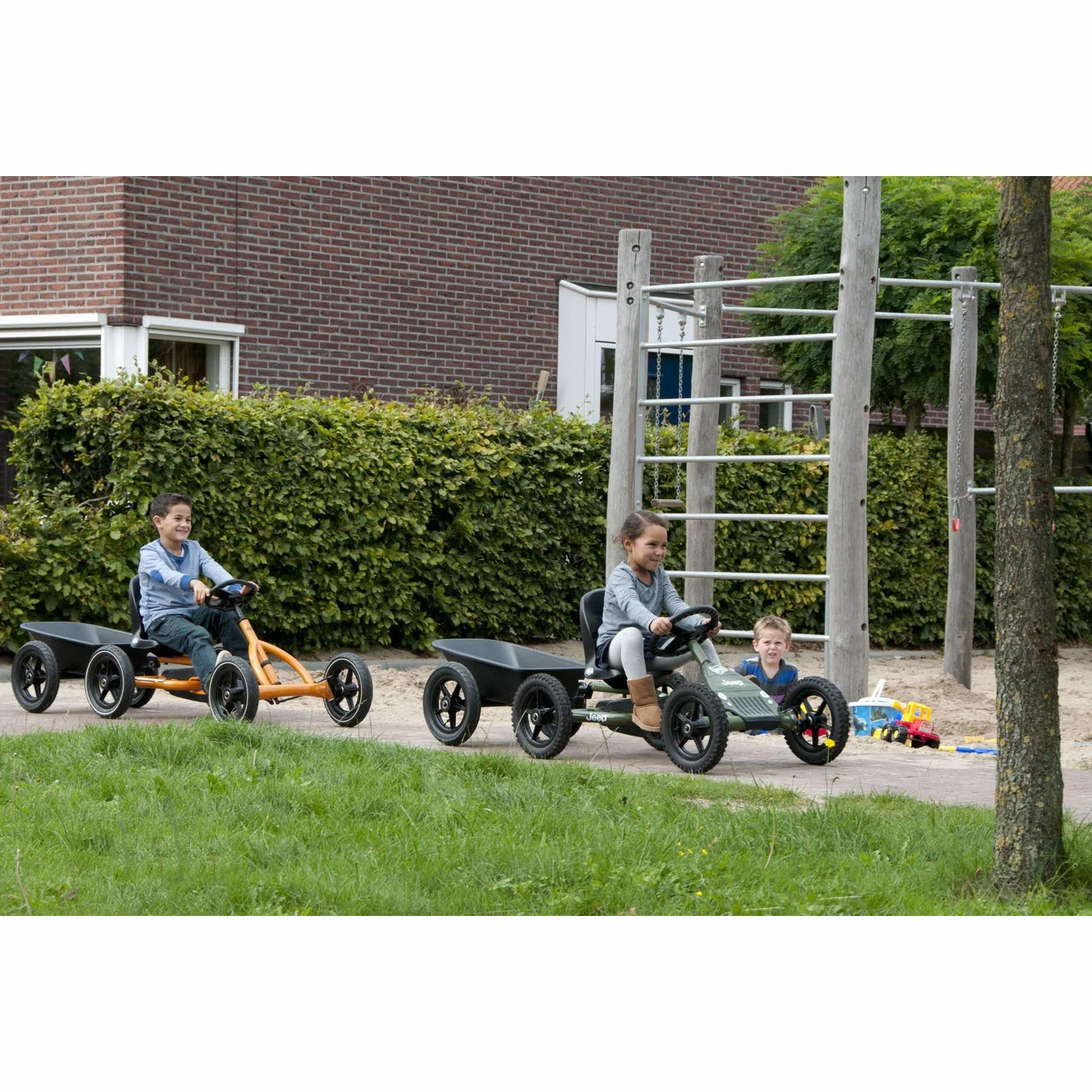 BERG Anhänger L für Pedal-Gokarts | Kinderanhänger | Spielzeug Trailer aus Kunststoff & Metall | Robustes Design | einfache Montage | Original Zubehör