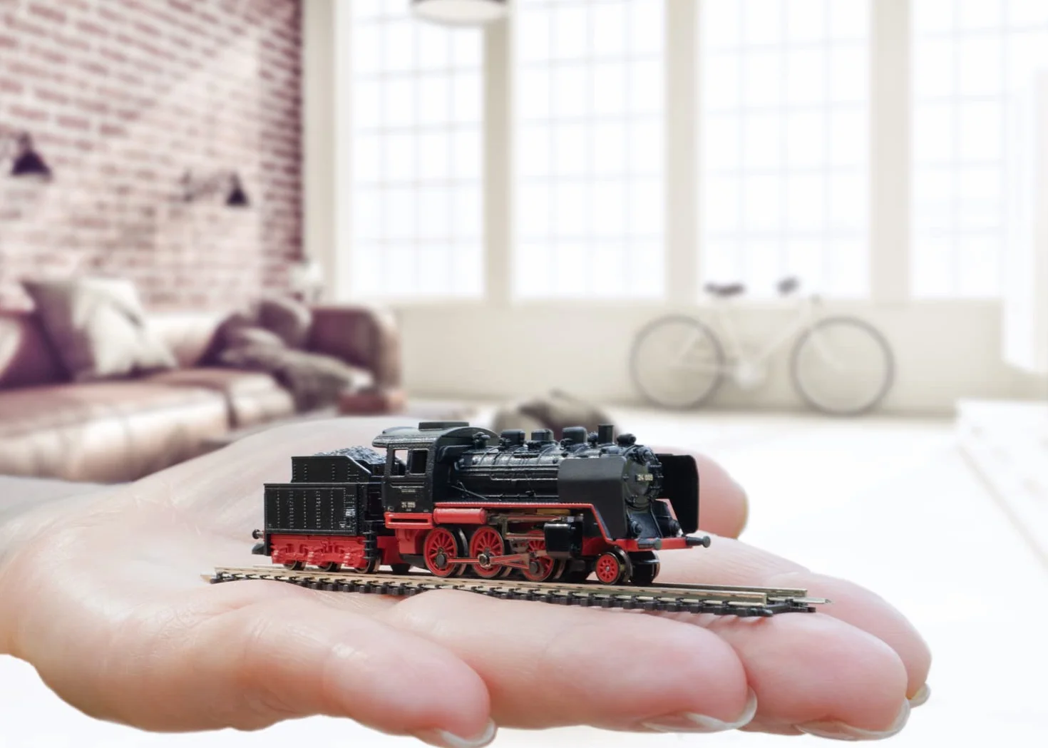 Märklin Modelleisenbahn Startpackung 81874 "Museums-Personenzug mit Dampflok BR 24 – Lokomotive Spur Z, 24 cm aus Metall mit Kunststoff Tender, ab 15 Jahre