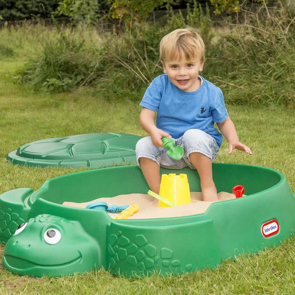 Little Tikes Schildkröte Sandkasten für den Garten. Sicheres & tragbares Sommerspielzeug und Aufbewahrungsbox. Fördert kreatives Spielen. Gartenspielzeug für Kinder ab 12 Monaten
